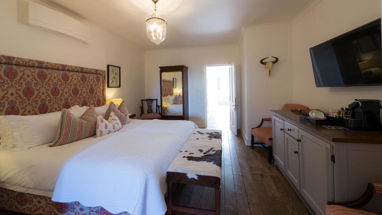 Drostdy Hotel Graaff-Reinet Kültér fotó A bedroom at the hotel