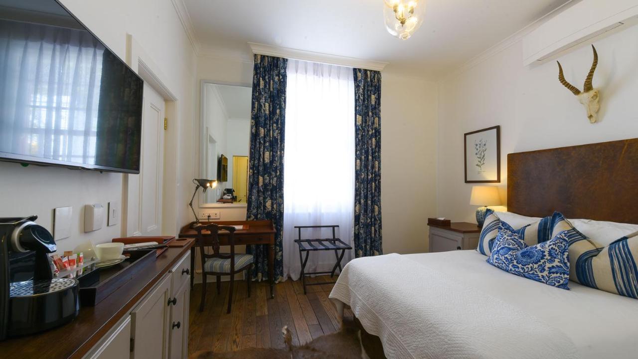 Drostdy Hotel Graaff-Reinet Kültér fotó A room at the hotel