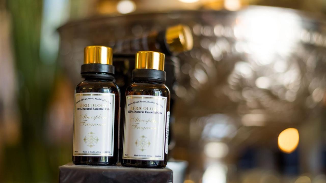Drostdy Hotel Graaff-Reinet Kültér fotó Essential oil bottles