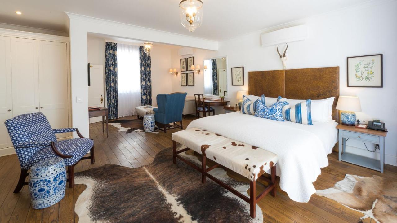 Drostdy Hotel Graaff-Reinet Kültér fotó A bedroom at the Cape Heritage