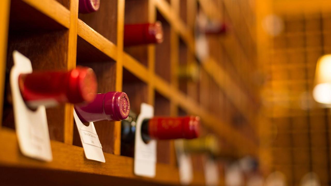 Drostdy Hotel Graaff-Reinet Kültér fotó Wine bottles in a wine rack
