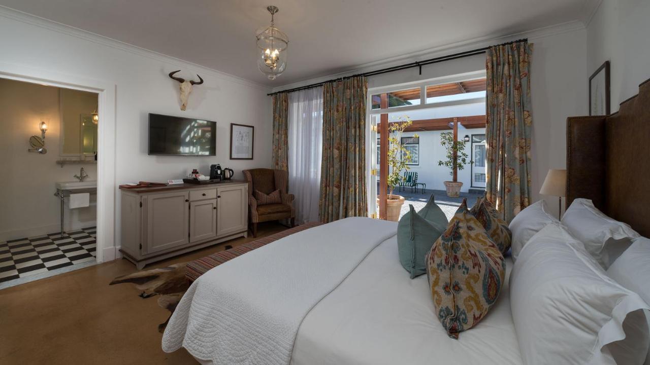 Drostdy Hotel Graaff-Reinet Kültér fotó A bedroom at the Cape Heritage
