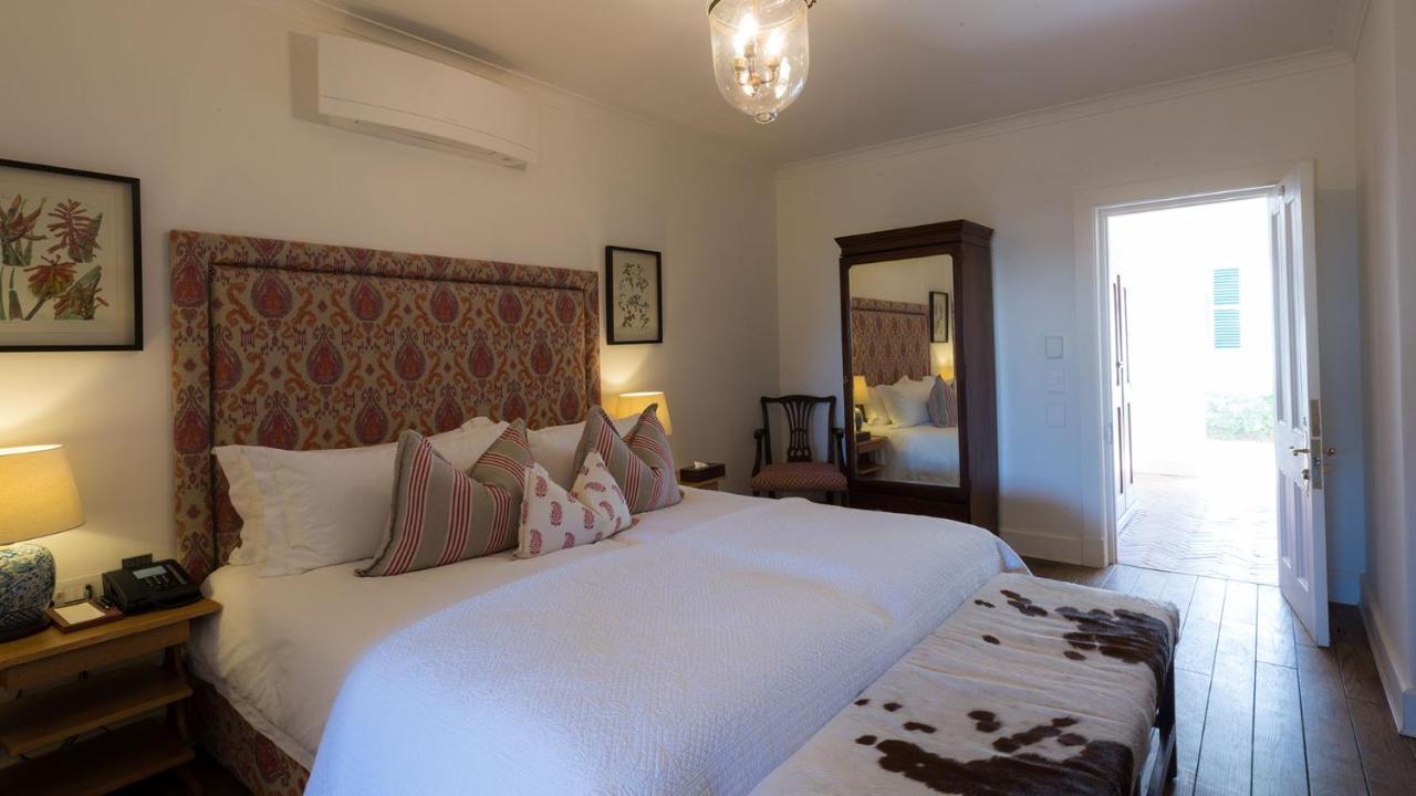 Drostdy Hotel Graaff-Reinet Kültér fotó A bedroom at the hotel