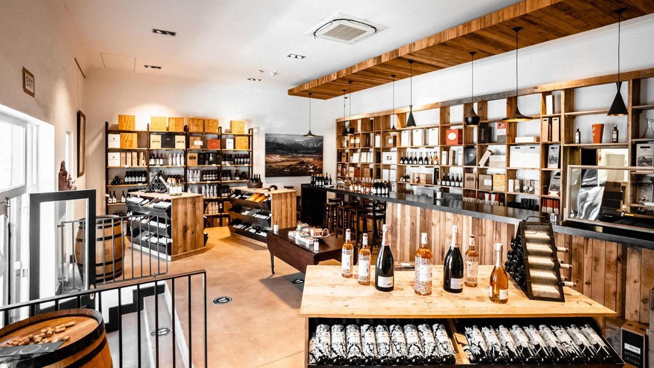Drostdy Hotel Graaff-Reinet Kültér fotó The interior of a wine shop in Germany
