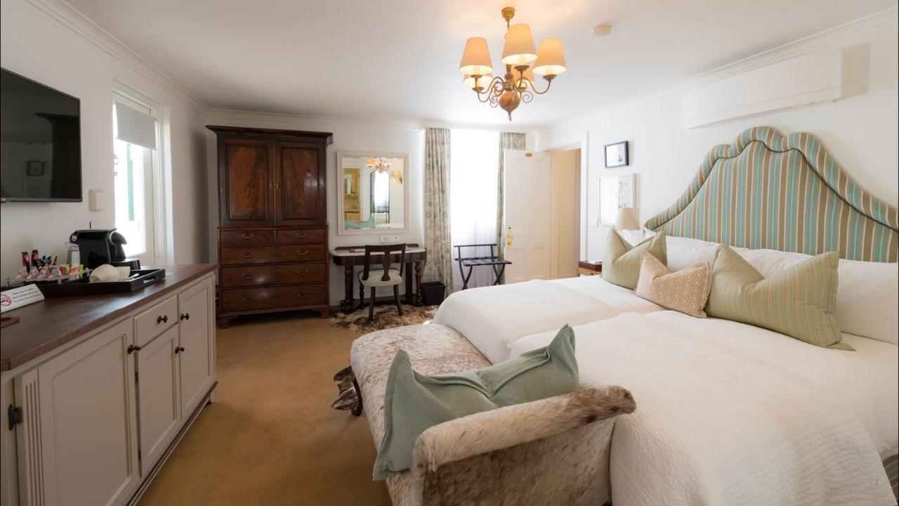 Drostdy Hotel Graaff-Reinet Kültér fotó A room at the hotel