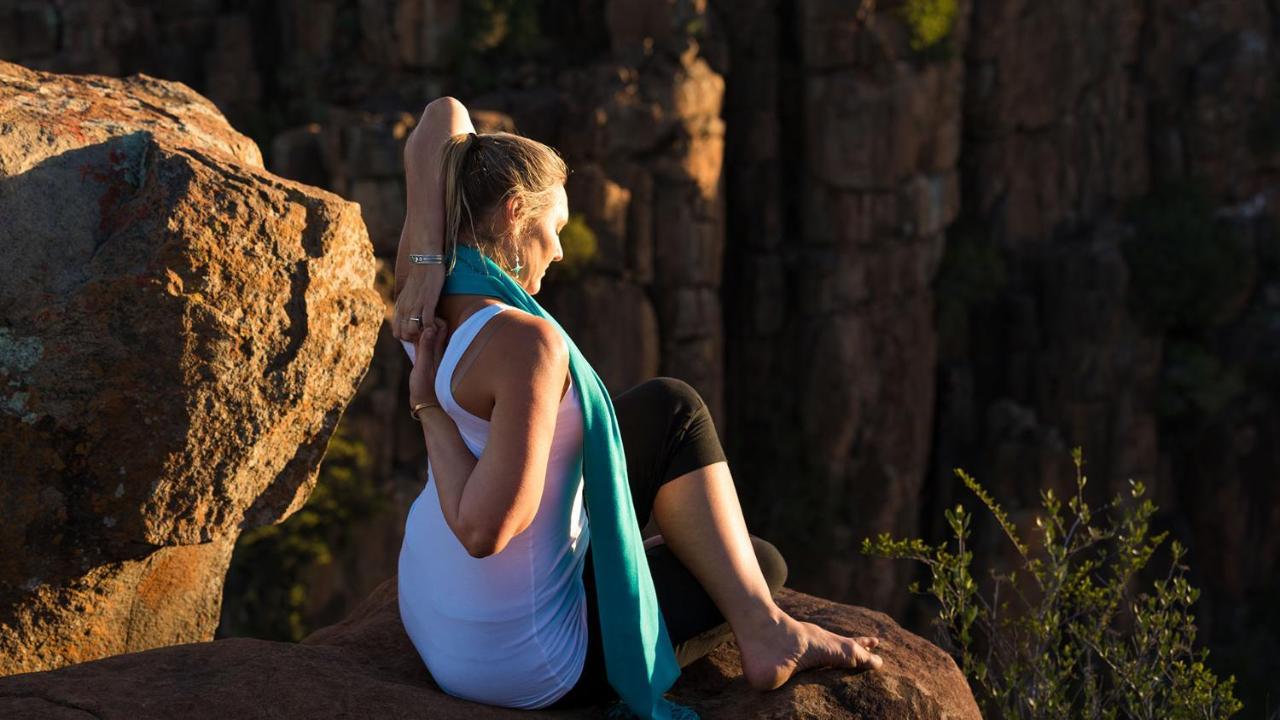 Drostdy Hotel Graaff-Reinet Kültér fotó A woman practicing yoga