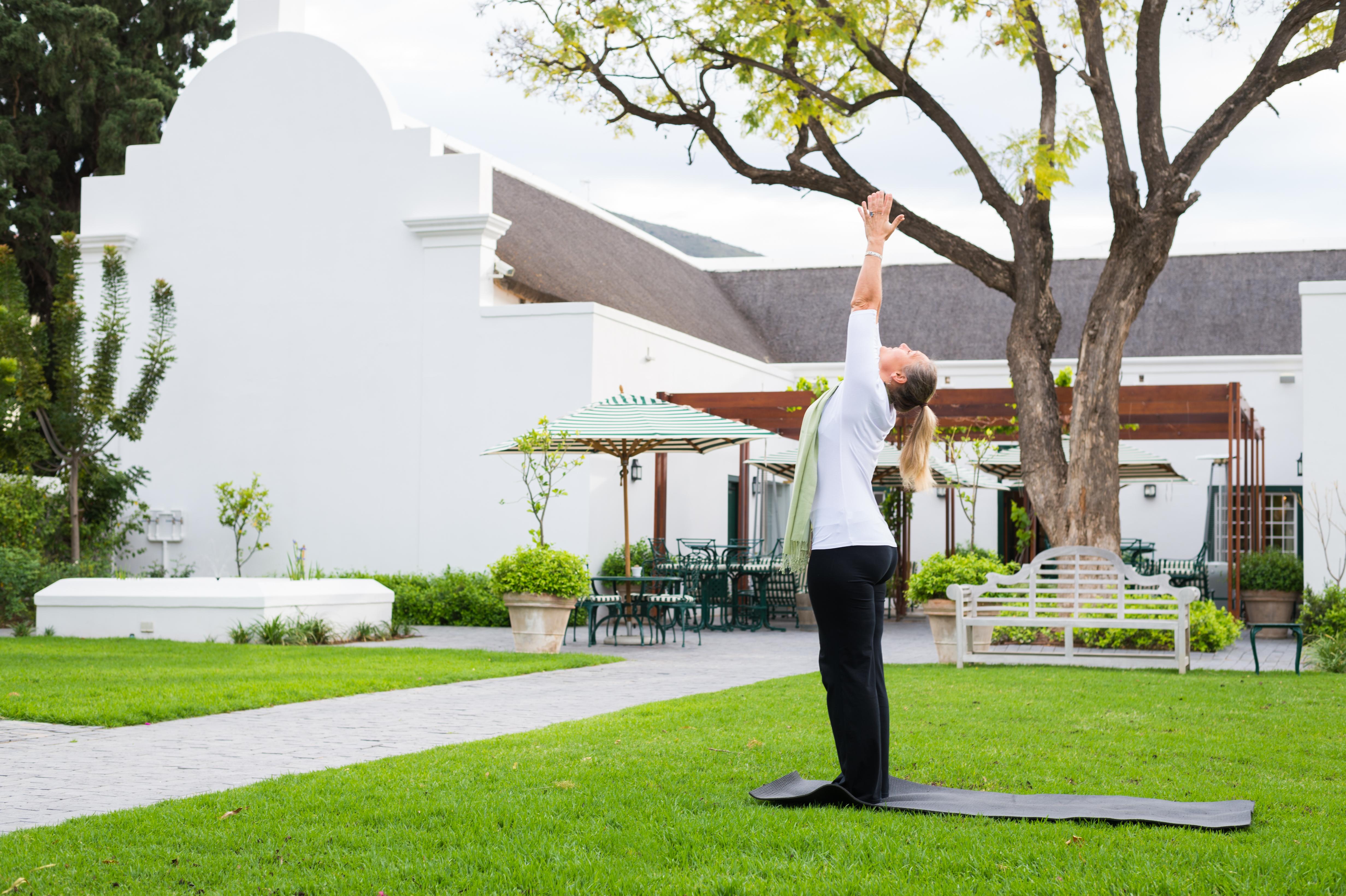 Drostdy Hotel Graaff-Reinet Kültér fotó A woman practicing yoga at the Cape of Good Hope